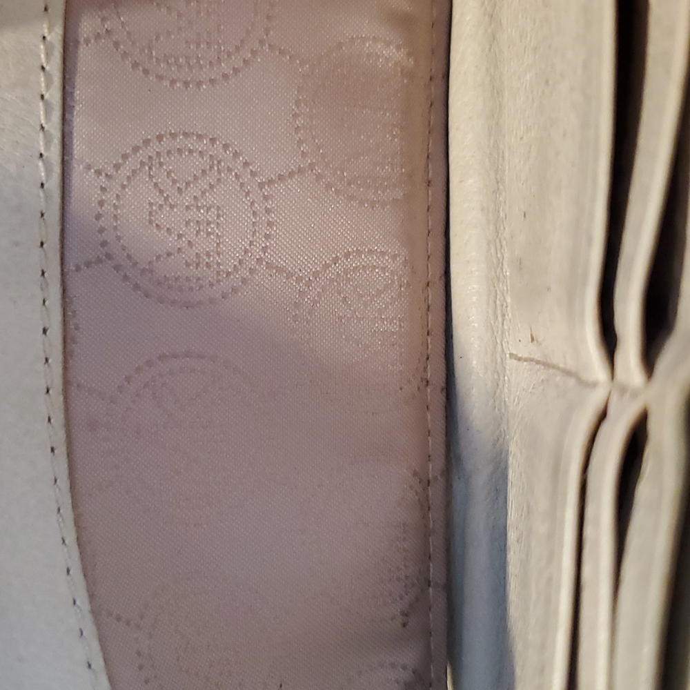 Michael Kors Wallet - Picture 5 of 9